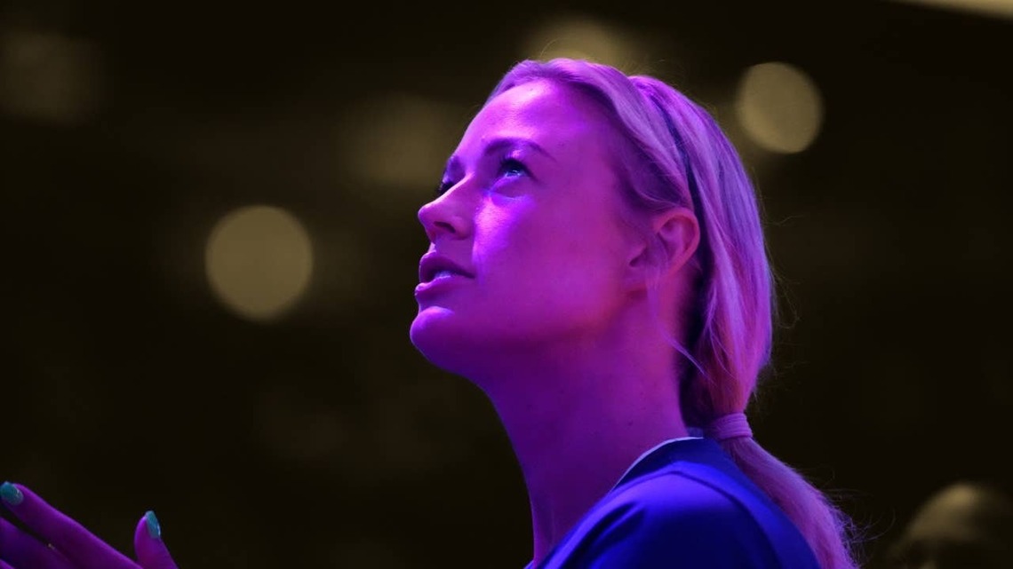 Sophie Cunningham on the reason she picked basketball over volleyball: "I can't elbow someone" 