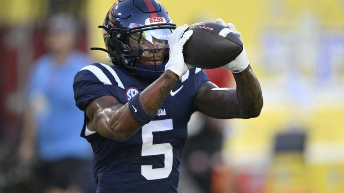 Reports: Ole Miss RB Kewan Lacy leaves game vs. Louisville with leg bruise 