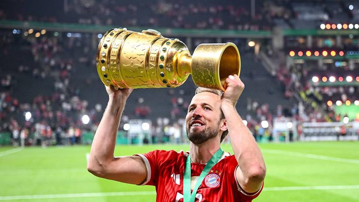  Kane secured more silverware on Saturday. | Harry Langer/DeFodi Images/Getty Images 