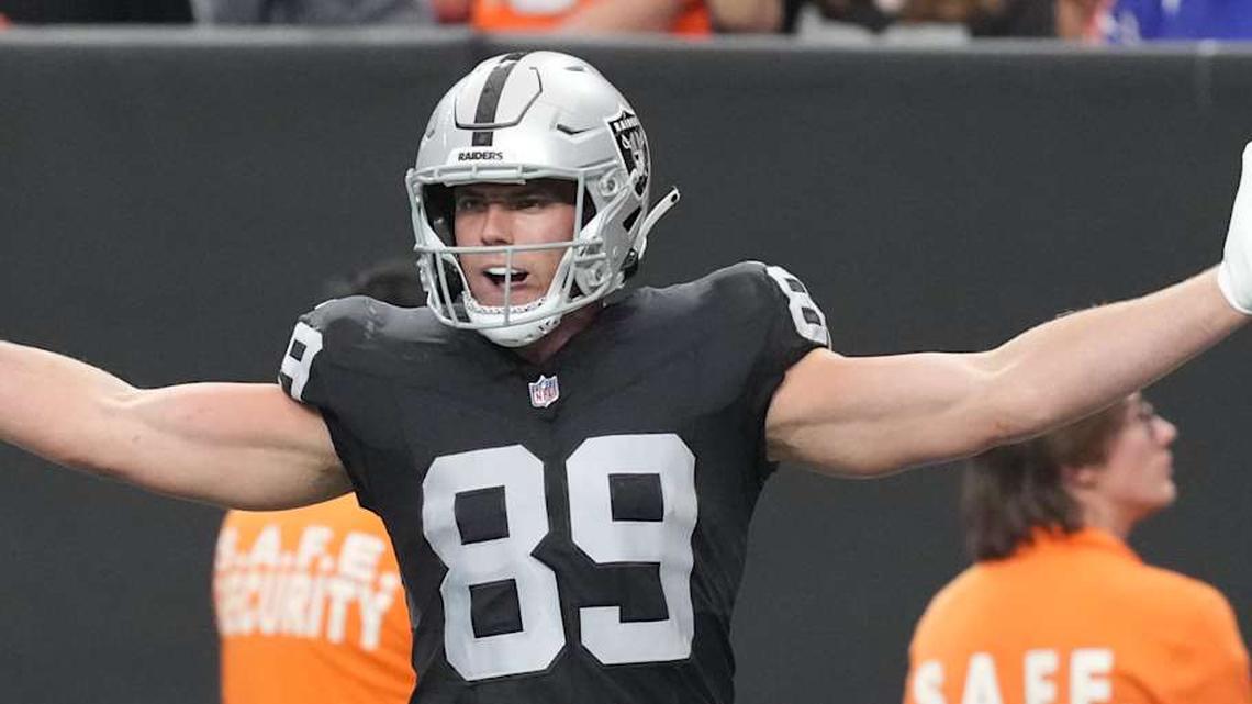  Dec 7, 2025; Paradise, Nevada, USA; Las Vegas Raiders tight end Brock Bowers (89) reacts after catching a touchdown against the Denver Broncos during the first half at Allegiant Stadium. Mandatory Credit: Kirby Lee-Imagn Images | Kirby Lee-Imagn Images 