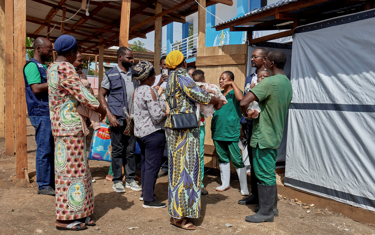 Congolese nuns receive children cleared off Ebola from Saint Nicholas Orphanage, at the Centre Medical Evangelique (CME) within the secured Ebola response zone, as aid agencies intensify efforts to contain the Ebola outbreak involving the Bundibugyo strain, in Hoho commune of Bunia town, Ituri province, Democratic Republic of Congo, June 9, 2026. REUTERS/Gradel Muyisa Mumbere
