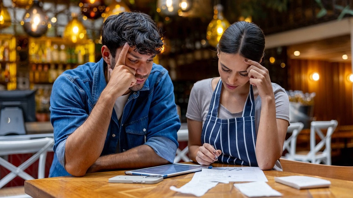  Industrial, healthcare, and small businesses fueled a sharp rise in bankruptcy filings as higher borrowing costs and economic pressures strained companies. 