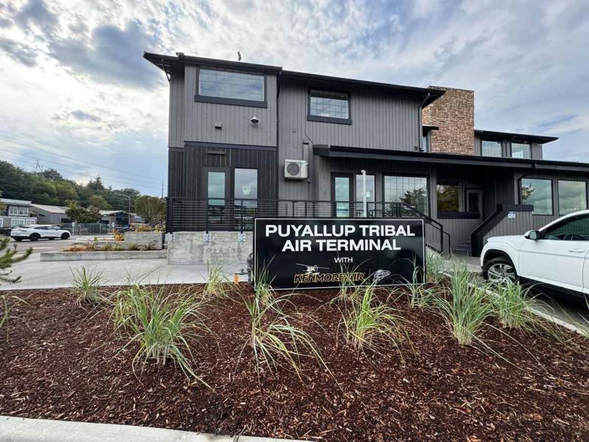  Catch a sightseeing flight at the Puyallup Tribal Air Terminal. Photo credit: Peggy Cleveland 