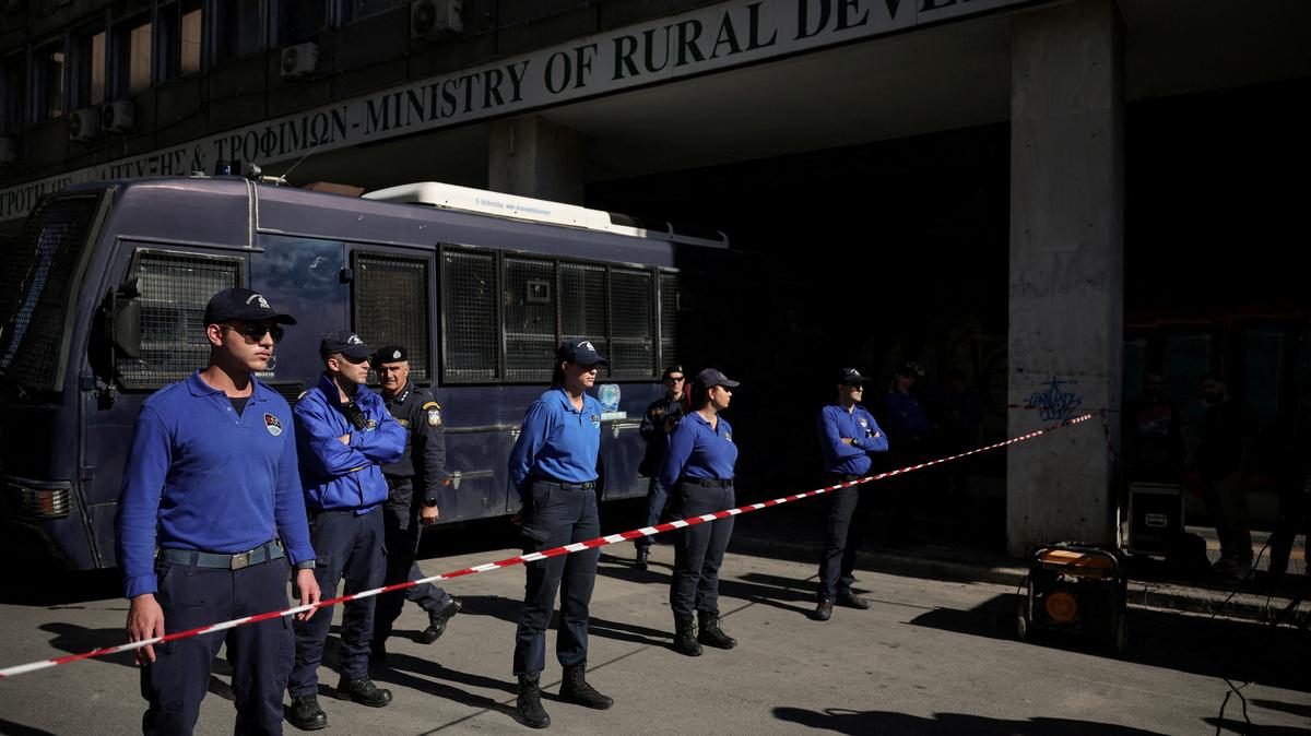 FILE PHOTO: Police protects the Ministry of Rural Development and Food, during farmers’ protest over delays to EU subsidies due to farm fraud scandal, in Athens, Greece, November 11, 2025. REUTERS/Louisa Gouliamaki/File Photo