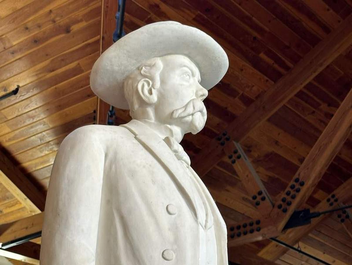  Jack Daniel Statue. Photo credit: Robin O’Neal Smith 