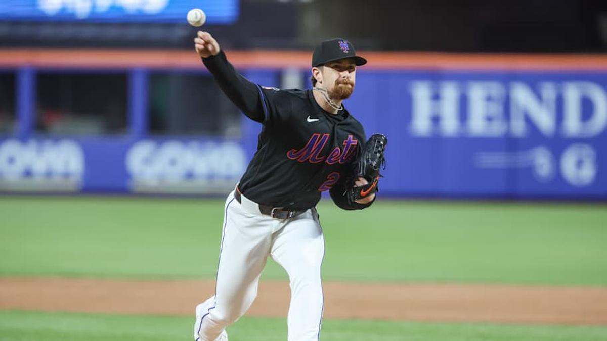  Apr 21, 2026; New York City, New York, USA; New York Mets starting pitcher Nolan McLean (26) pitches in the third inning against the Minnesota Twins at Citi Field. | Wendell Cruz-Imagn Images 