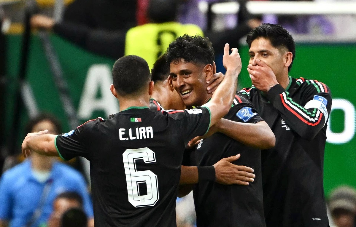  Mexico's Luis Romo (C) celebrates with teammates after scoring during the 2026 World Cup Group A football match between Mexico and South Korea. Photo by CARL DE SOUZA / AFP via Getty Images