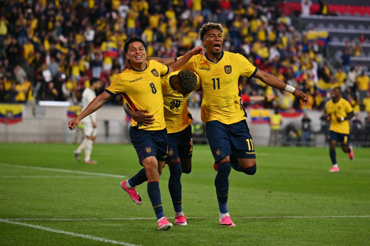  Ecuador's forward #08 Anthony Valencia, Ecuador's forward #20 Nilson Angulo and Ecuador's forward #11 Kevin Rodriguez celebrate after Valencia scored Ecuador's second goal during a friendly football match between Ecuador and Saudi Arabia at Sports Illustrated Stadium, in Harrison, New Jersey, on May 30, 2026. (Photo by ANGELA WEISS / AFP via Getty Images) Photo by ANGELA WEISS / AFP via Getty Images