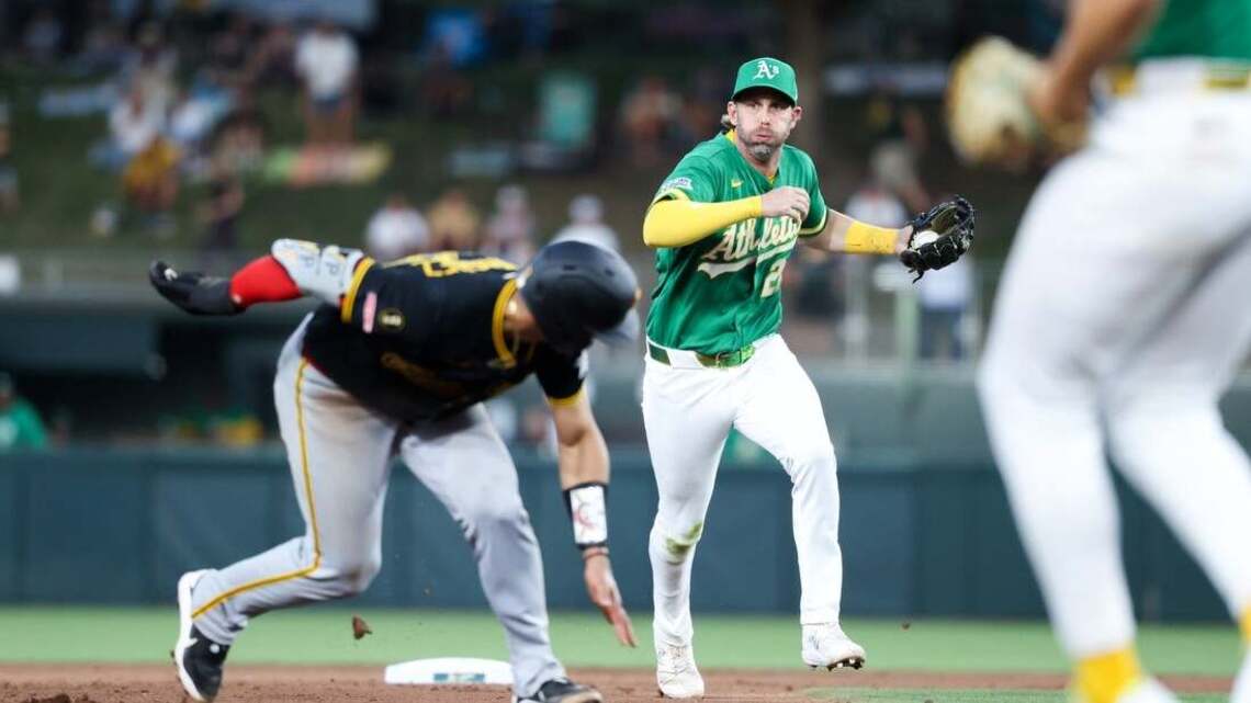 Brandon Lowe's 9th-inning blast completes Pirates' comeback vs. A's 