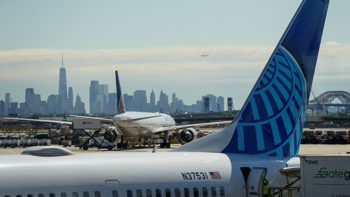 Thousands of US flights snarled before FAA resolves telecom problem 
