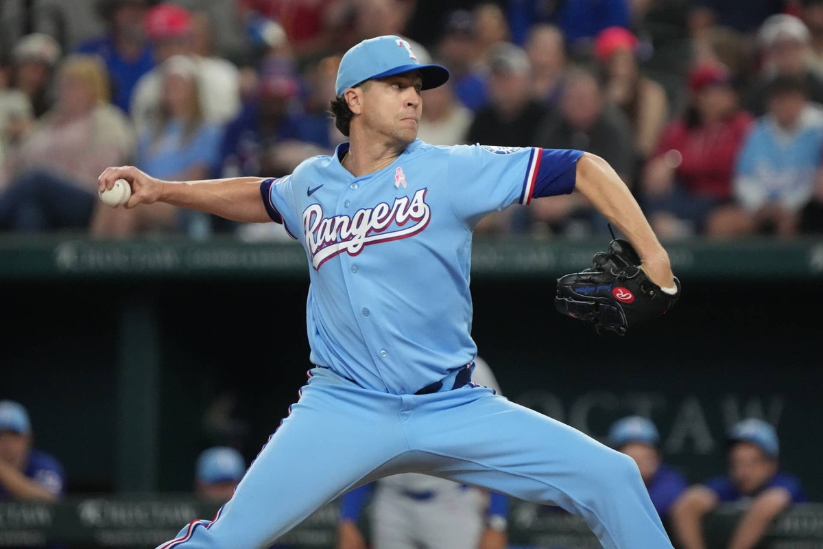  Texas Rangers starting pitcher Jacob deGrom (48)