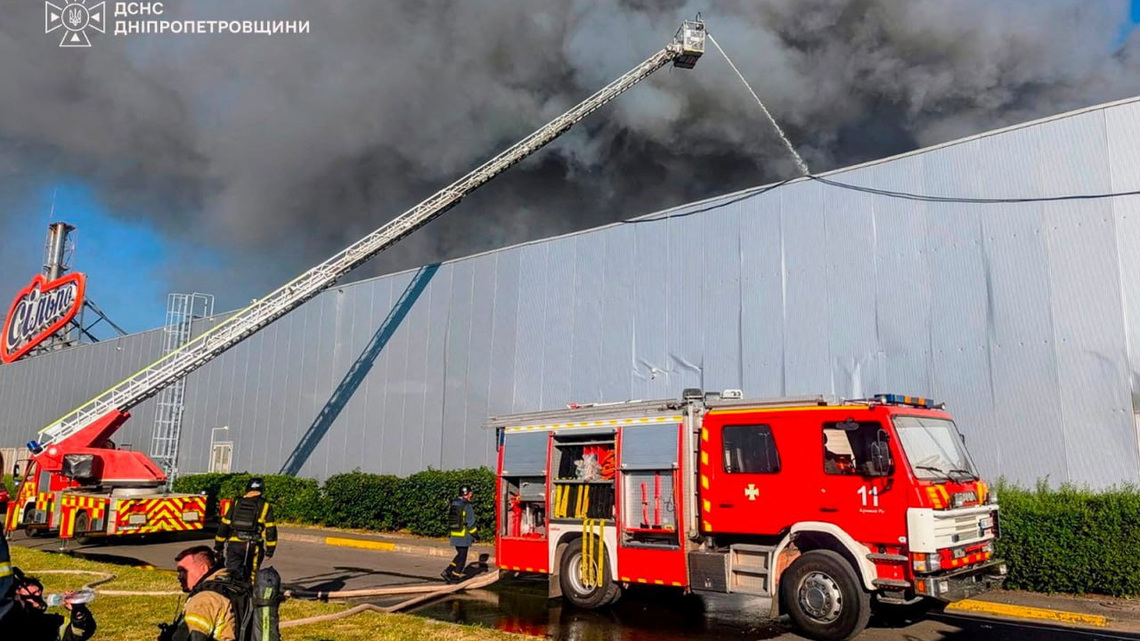 Russian 'double-tap' strike on shopping centre in Ukraine kills 16 and wounds 130 