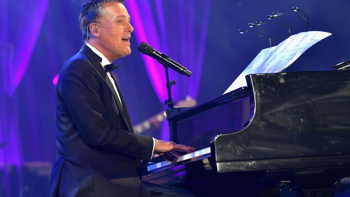 Triple-Grammy winner to bring holiday joy to Tri-Cities in December