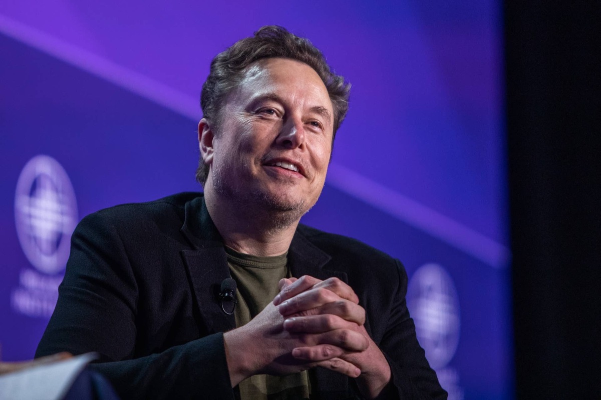  Morningstar warns SpaceX's $1.75 trillion IPO valuation may be 55% above fair value, urging investors to wait for a better entry point after the June 12 debut. 