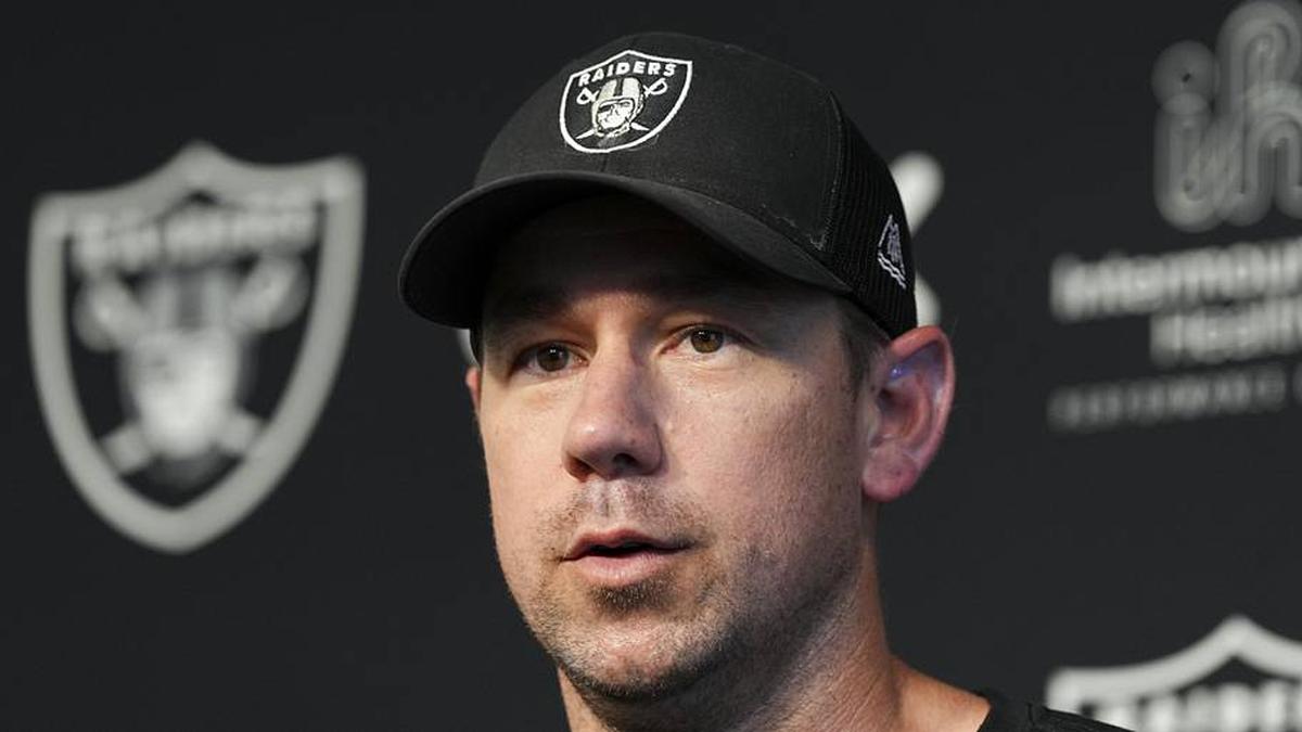 May 20, 2026; Henderson, NV, USA; Las Vegas Raiders head coach Klint Kubiak speaks during a news conference during organized team activities at Intermountain Health Performance Center. Mandatory Credit: Candice Ward-Imagn Images | Candice Ward-Imagn Images 