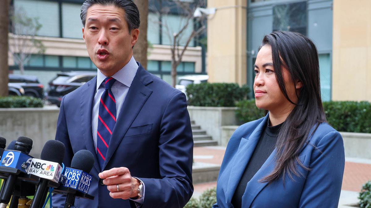 Former Oakland Mayor Sheng Thao, right, appears with her lawyer Jeffrey Tsai outside the Federal Courthouse in Oakland, California, on Jan. 17, 2025, after being indicted on bribery and conspiracy charges by federal prosecutors. (Ray Chavez/Bay Area News Group/TNS)