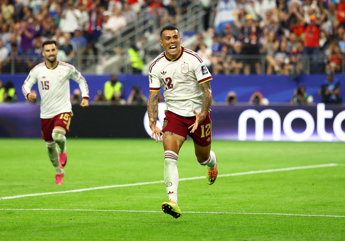 Soccer Football - FIFA World Cup 2026 - Semi Final - France v Spain - Dallas Stadium, Arlington, Texas, U.S. - July 14, 2026 Spain's Pedro Porro celebrates scoring their second goal REUTERS/Hannah Mckay