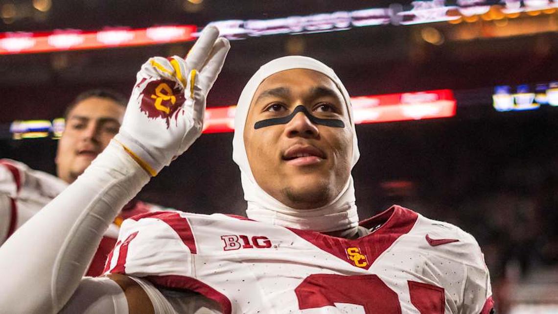  Nov 1, 2025; Lincoln, Nebraska, USA; Southern California Trojans linebacker Jadyn Walker (31) and offensive lineman Elijah Paige (72) hold up a "V" to fans after defeating the Nebraska Cornhuskers at Memorial Stadium. Mandatory Credit: Dylan Widger-Imagn Images | Dylan Widger-Imagn Images 