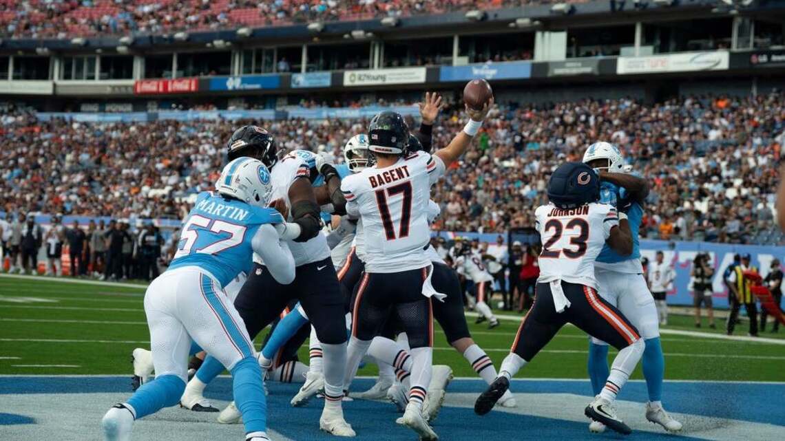 Bagent, Bears blitz Titans