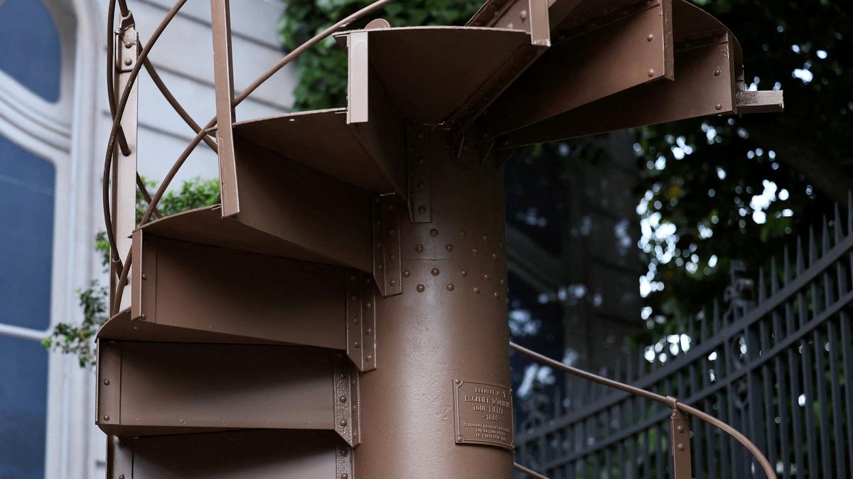 FILE PHOTO: A portion of the original staircase of the Eiffel Tower built by Gustave Eiffel in 1889 is displayed during a press preview ahead of its upcoming auction organized by Artcurial in Paris, France, May 13, 2026. REUTERS/Alice Sacco/File Photo