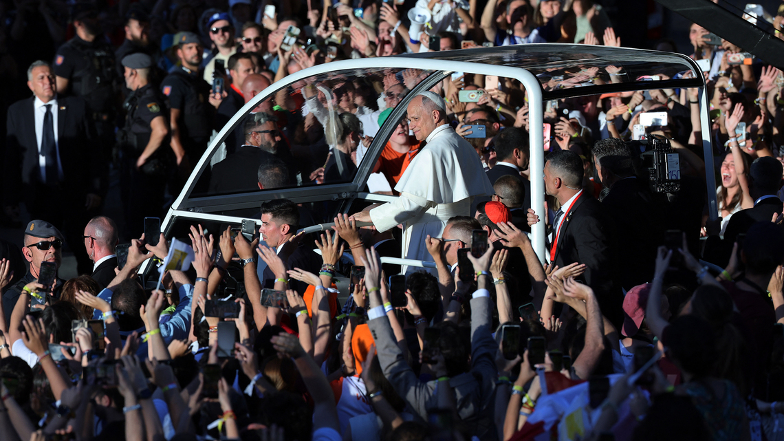 The pope appears to Spain's Pedro Sánchez in his moment of need 