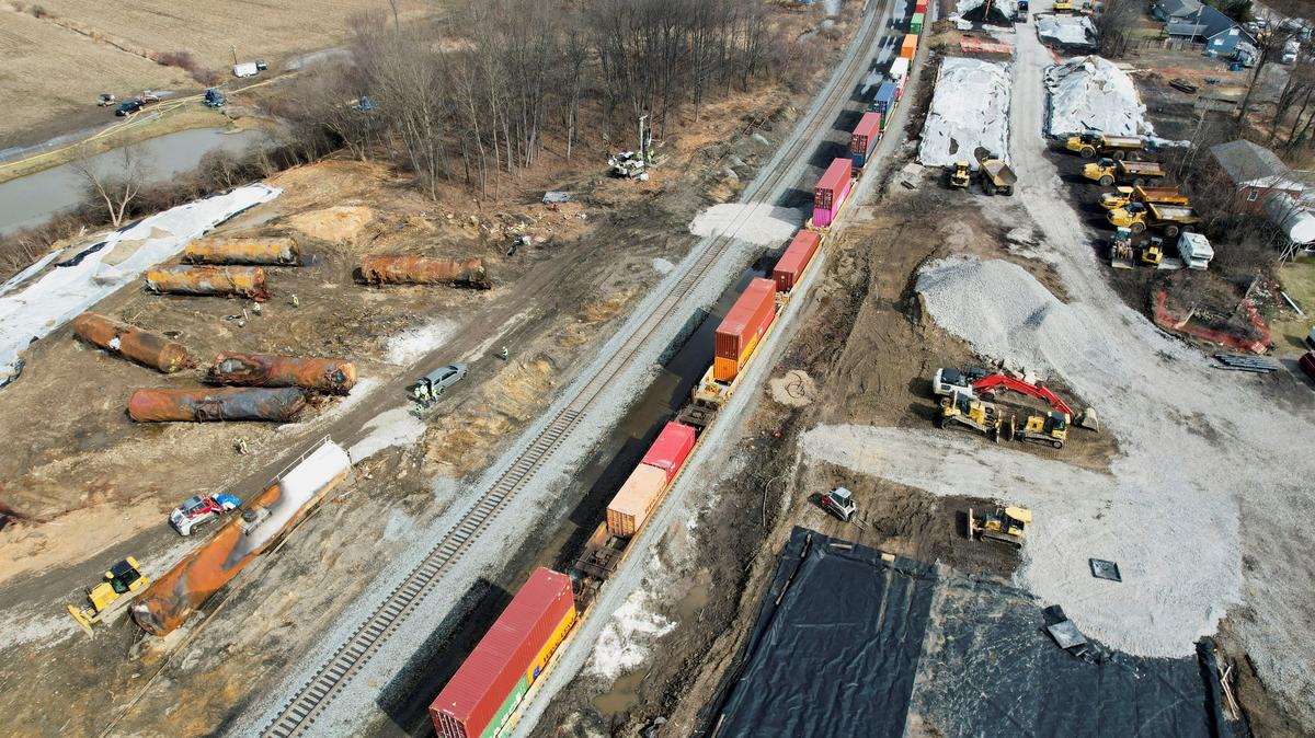 FILE PHOTO: General view of the site of the derailment of a train carrying hazardous waste, in East Palestine, Ohio, U.S., March 2, 2023.  REUTERS/Alan Freed/File Photo