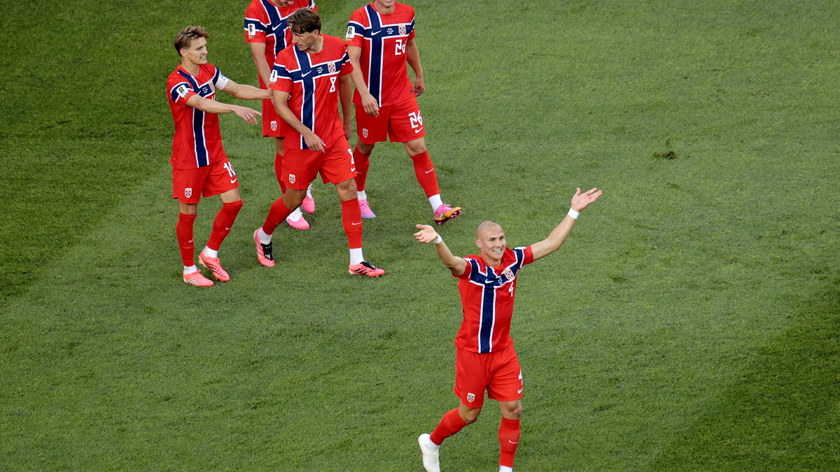 Soccer Football - FIFA World Cup 2026 - Group I - Iraq v Norway - Boston Stadium, Foxborough, Massachusetts, U.S. - June 16, 2026 Norway's Leo Ostigard celebrates scoring their third goal with teammates REUTERS/Brian Snyder