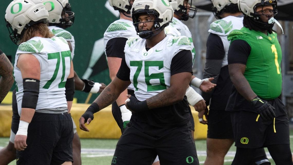 Report: Ex-Oregon LT Isaiah World recovering from torn ACL 