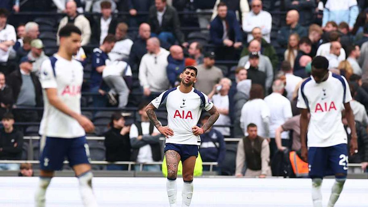  Cristian Romero (center) has embodied Tottenham's strife. | Shaun Brooks/CameraSport/Getty Images 