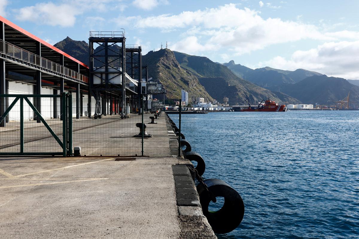 View of the the cruise ship terminal at the port in Santa Cruz de Tenerife, Spain, May 6, 2026. The luxury cruise ship, MV Hondius that has been hit by an outbreak of the deadly hantavirus is set to dock at the Canary Island of Tenerife, Spanish state broadcaster TVE reported on Wednesday, citing sources from the country's health ministry, while the regional government of the Canary Islands is opposed to allowing the cruise ship to dock on the archipelago, its leader, Fernando Clavijo said. REUTERS/Borja Suarez