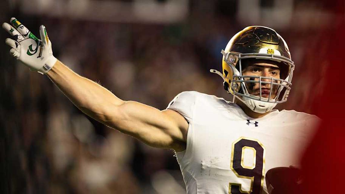  Nov 1, 2025; Chestnut Hill, Massachusetts, USA; Notre Dame Fighting Irish tight end Eli Raridon (9) gestures after making a first down in the fourth quarter against the Boston College Eagles at Alumni Stadium. Mandatory Credit: Edward Finan-Imagn Images | Edward Finan-Imagn Images 
