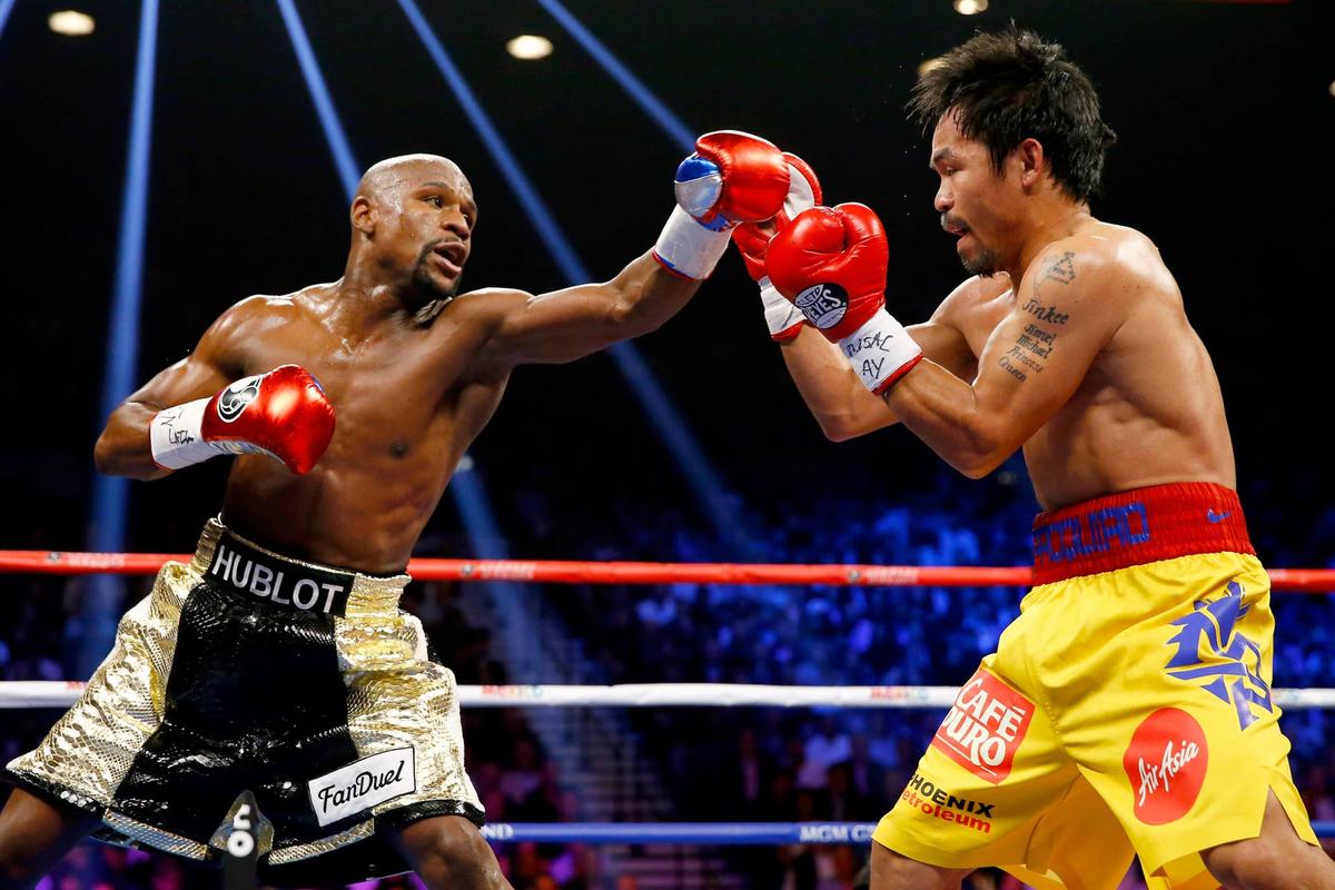  (L-R) Floyd Mayweather Jr., Manny Pacquiao Al Bello/Getty Images