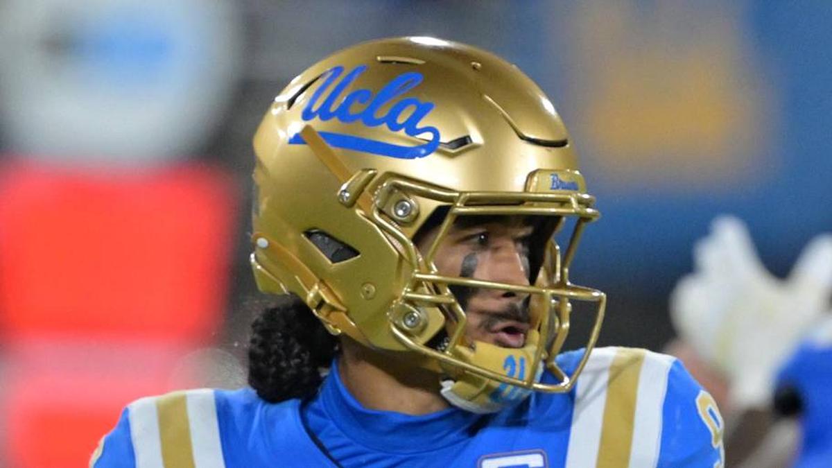  Nov 22, 2025; Pasadena, California, USA; UCLA Bruins quarterback Nico Iamaleava (9) sets to pass the ball during the first half against the Washington Huskies at the Rose Bowl. Mandatory Credit: Jayne Kamin-Oncea-Imagn Images | Jayne Kamin-Oncea-Imagn Images 