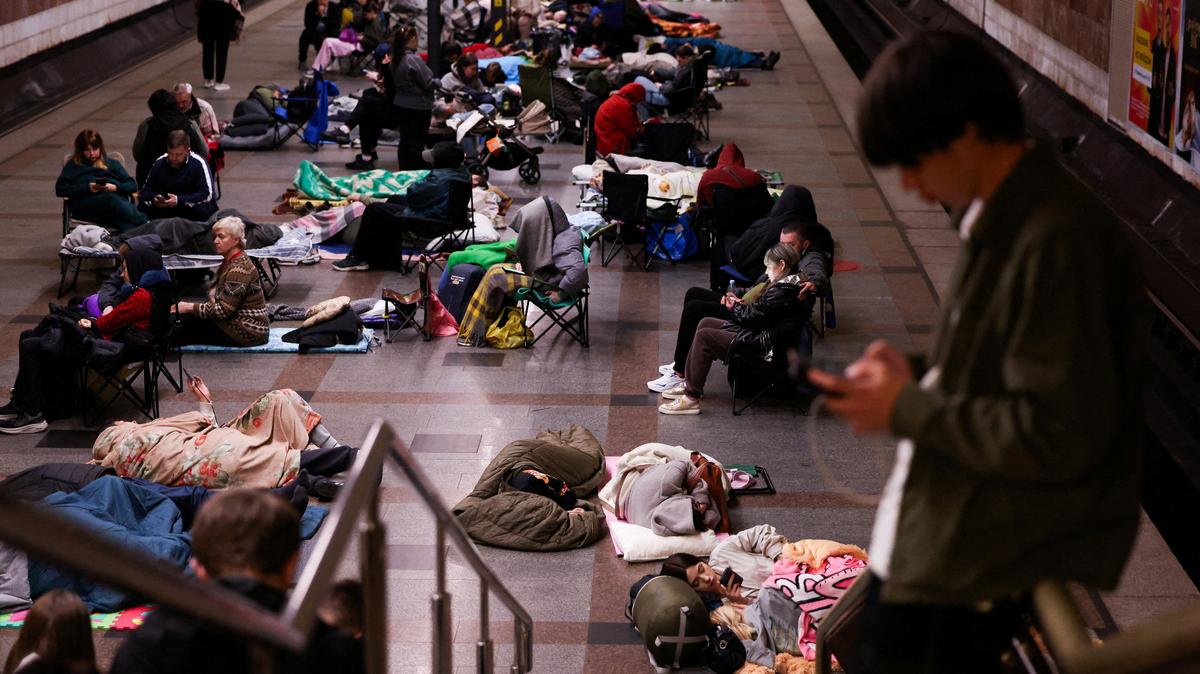 People take shelter inside a metro station during a Russian missile and drone strike, amid Russia's attack on Ukraine, in Kyiv, Ukraine May 24, 2026. REUTERS/Alina Smutko