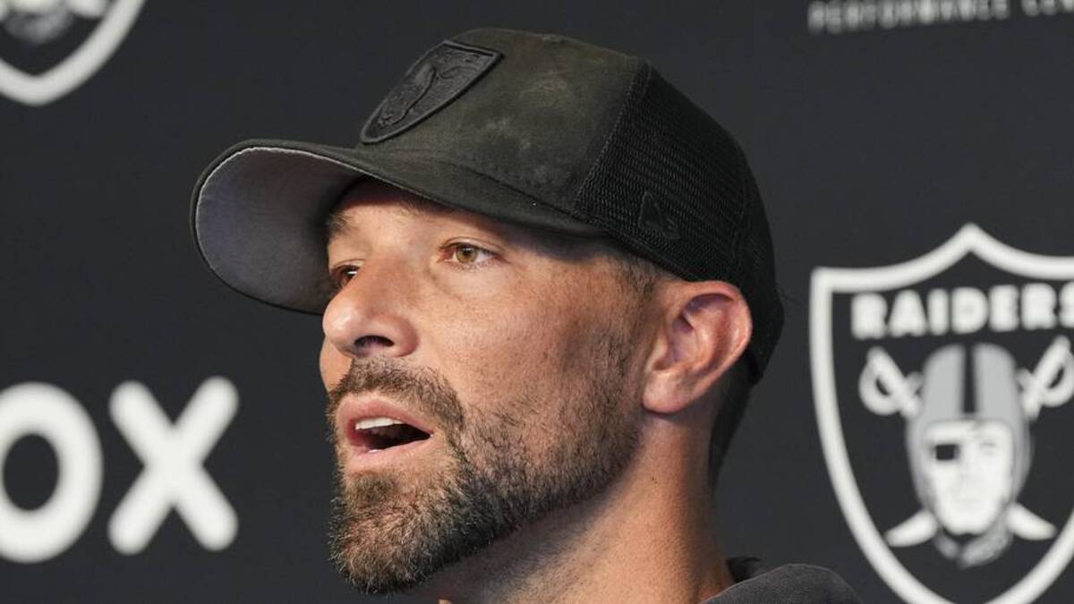  Jun 3, 2026; Henderson, NV, USA; Las Vegas Raiders defensive coordinator Rob Leonard speaks during a news conference during organized team activities at Intermountain Health Performance Center. Mandatory Credit: Candice Ward-Imagn Images | Candice Ward-Imagn Images 