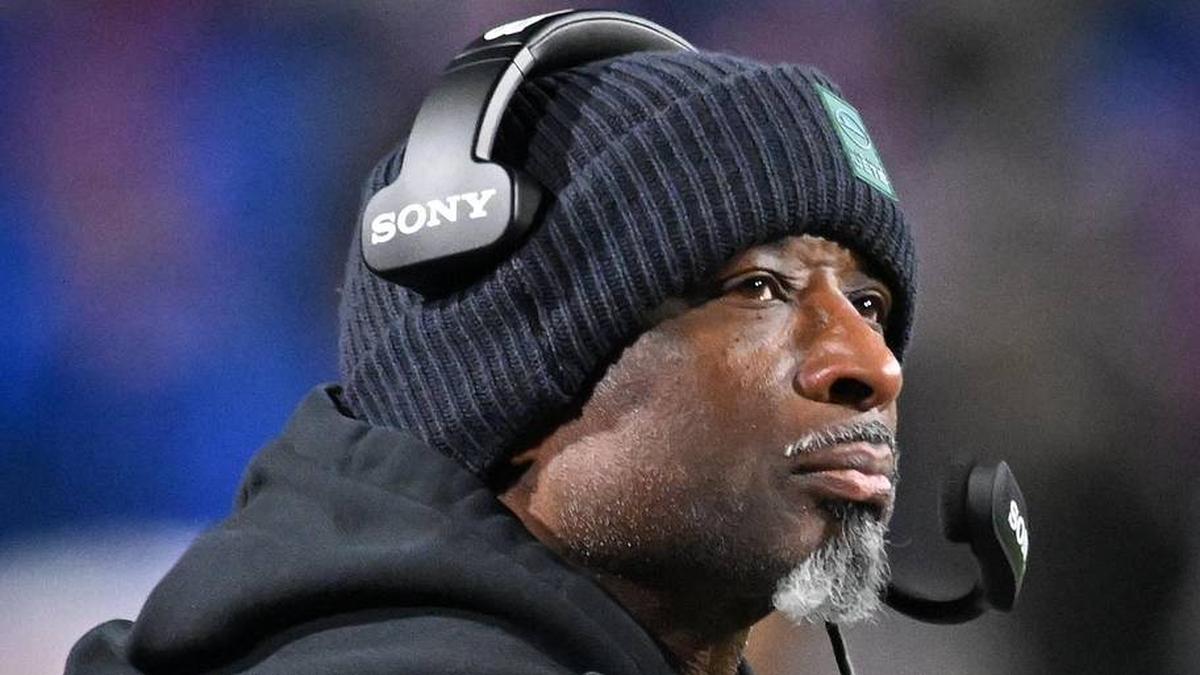  Jan 4, 2026; Orchard Park, New York, USA; New York Jets head coach Aaron Glenn looks on during the second half against the Buffalo Bills at Highmark Stadium. Mandatory Credit: Mark Konezny-Imagn Images | Mark Konezny-Imagn Images 