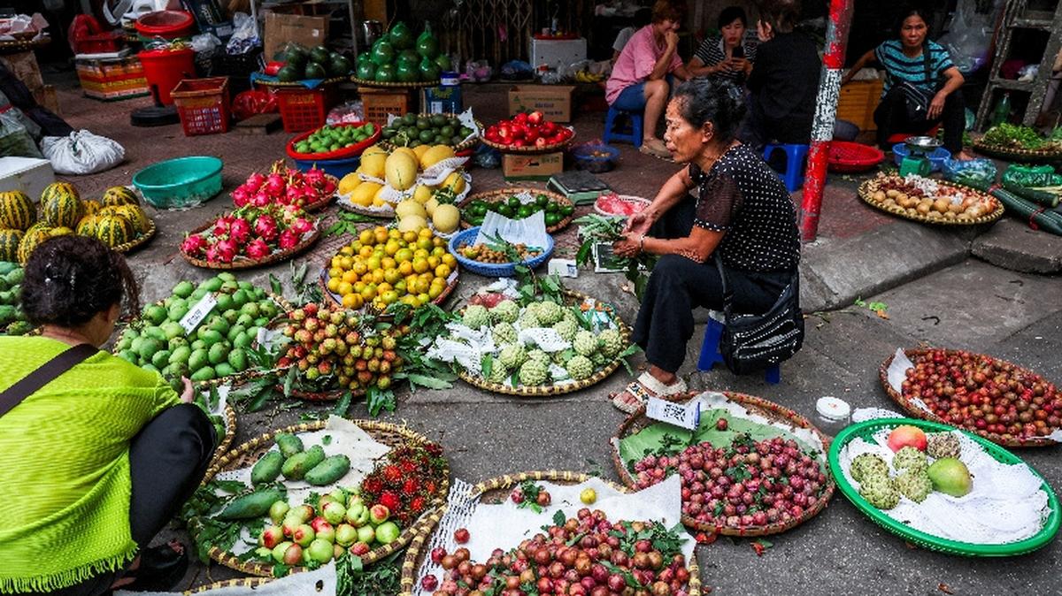 People sell vegetables and fruits at a local street market, in Hanoi, Vietnam, May 27, 2025. REUTERS/Chalinee Thirasupa