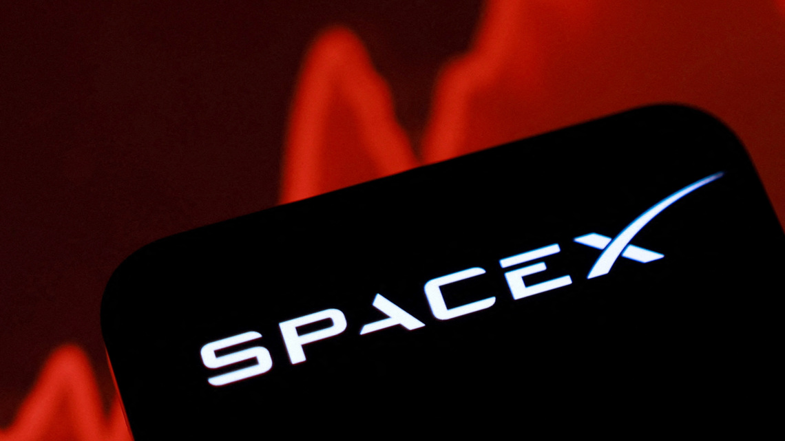 SpaceX investors, ahead of results, press Musk on Tesla merger 
