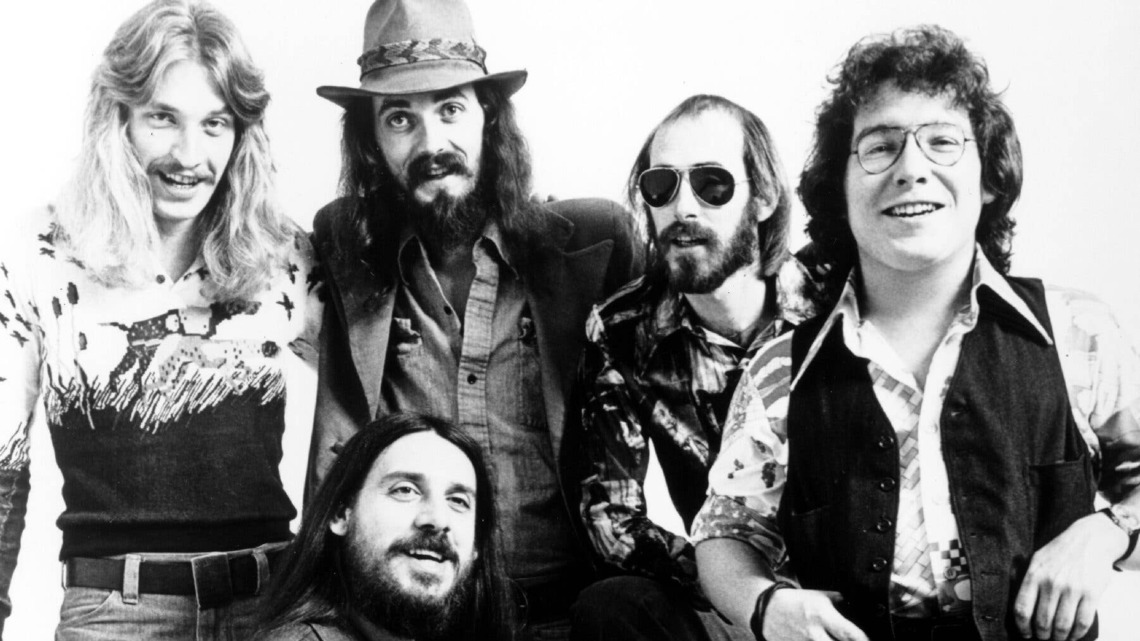 1975 No. 1 Hit, By a 25-Year-Old Singer, Is Still a ‘Low-Rent Rendezvous' 51 Years Later 