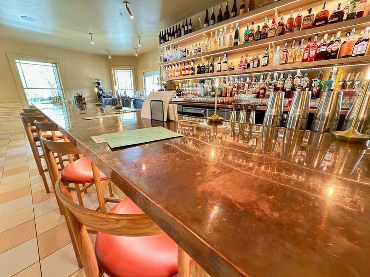  Cozying up for a tasting: The sophisticated clubhouse bar is the perfect place to sample local bourbons or unwind with a cocktail after a day of exploring. Photo credit: Kim Orlando 