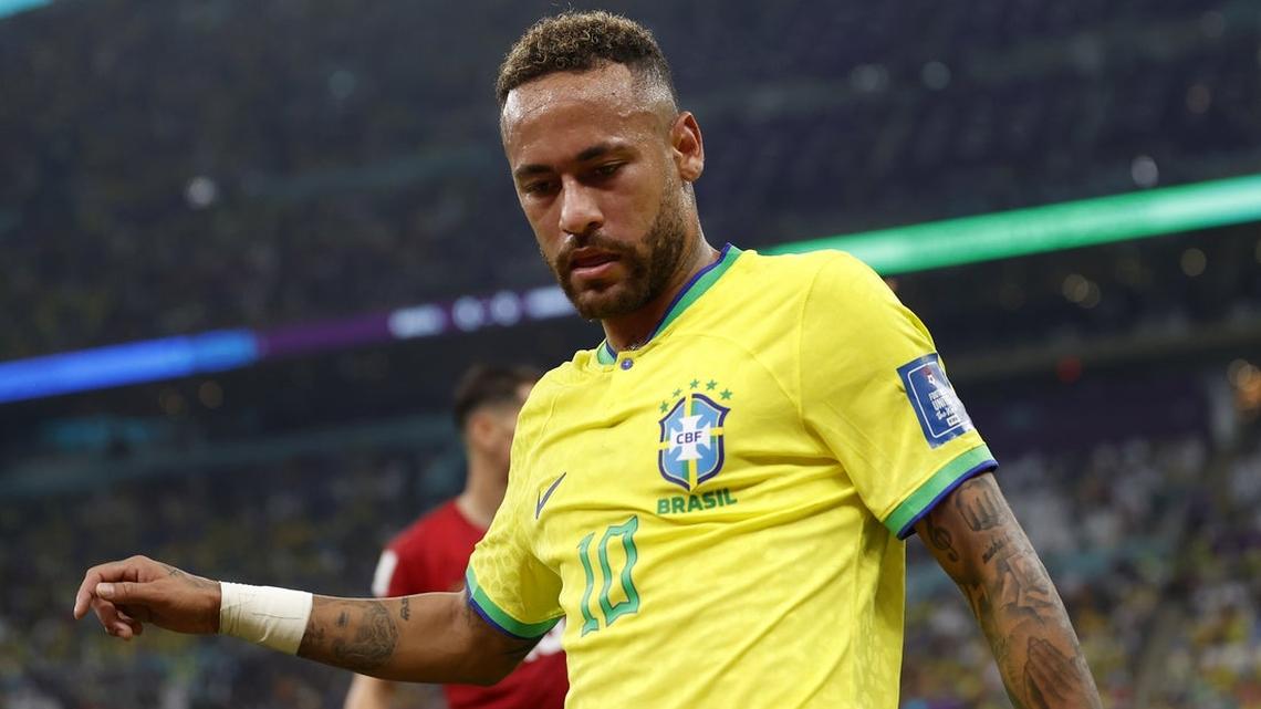 Brazil's Neymar to have MRI on nagging calf injury 