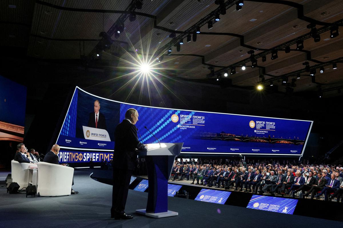 FILE PHOTO: Russia's President Vladimir Putin delivers a speech during a plenary session of the St. Petersburg International Economic Forum (SPIEF) in Saint Petersburg, Russia, June 20, 2025. Sputnik/Gavriil Grigorov/Pool via REUTERS/File Photo