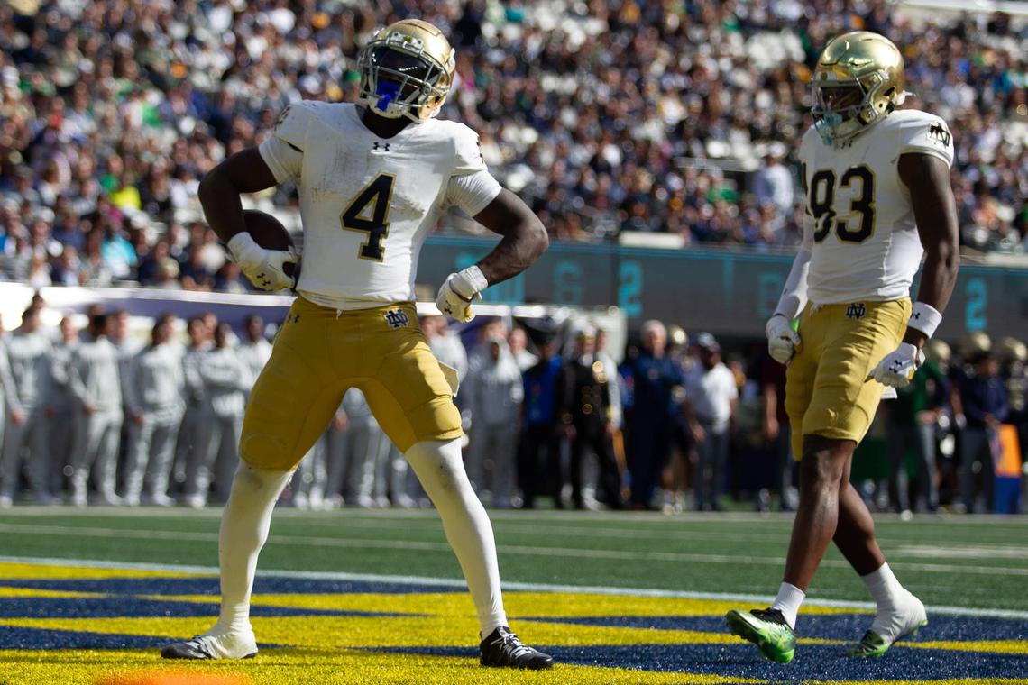  NEW YORK, NEW YORK - OCTOBER 26: Jeremiyah Love #4 of the Notre Dame Fighting Irish celebrates a touchdown against the Navy Midshipmen during the first half at Met Life Stadium on October 26, 2024 in New York City. (Photo by Edward Diller/Getty Images) 