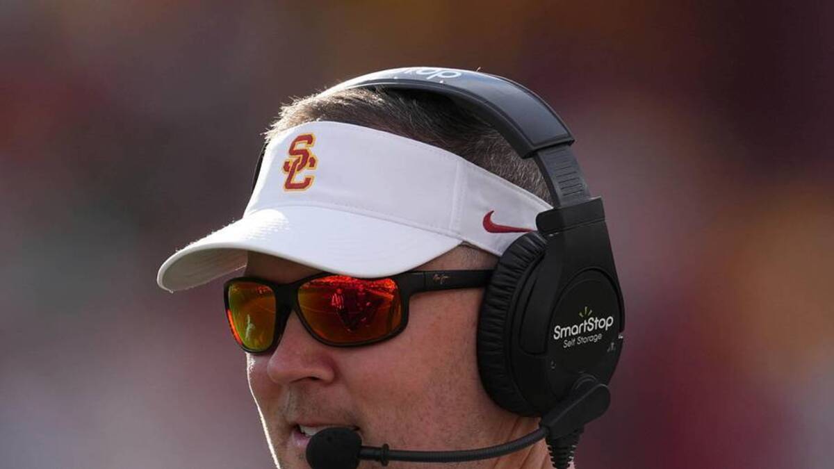  Nov 30, 2024; Los Angeles, California, USA; Southern California Trojans head coach Lincoln Riley reacts against the Notre Dame Fighting Irish in the second half at United Airlines Field at Los Angeles Memorial Coliseum. Mandatory Credit: Kirby Lee-Imagn Images | Kirby Lee-Imagn Images 
