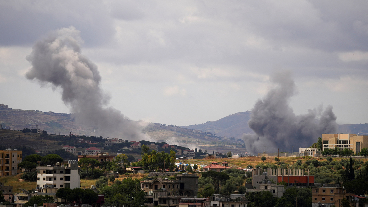 Smoke billows from southern Lebanon, following Israeli strikes, as seen from Nabatieh, Lebanon, June 14, 2026. REUTERS/Stringer