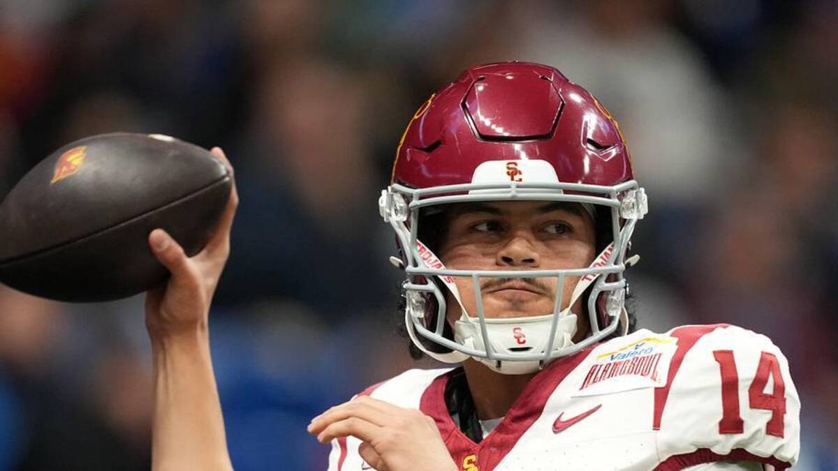  Dec 30, 2025; San Antonio, TX, USA; Southern California Trojans quarterback Jayden Maiava (14) throws the ball against the TCU Horned Frogs in the first half during the Alamo Bowl at Alamodome. Mandatory Credit: Kirby Lee-Imagn Images | Kirby Lee-Imagn Images 