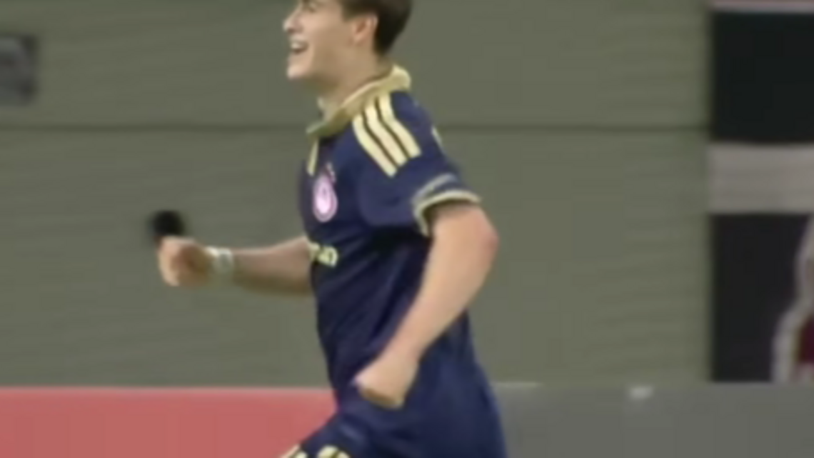 Armando ‘Hormiga' González brilla con gol y asistencia en goleada