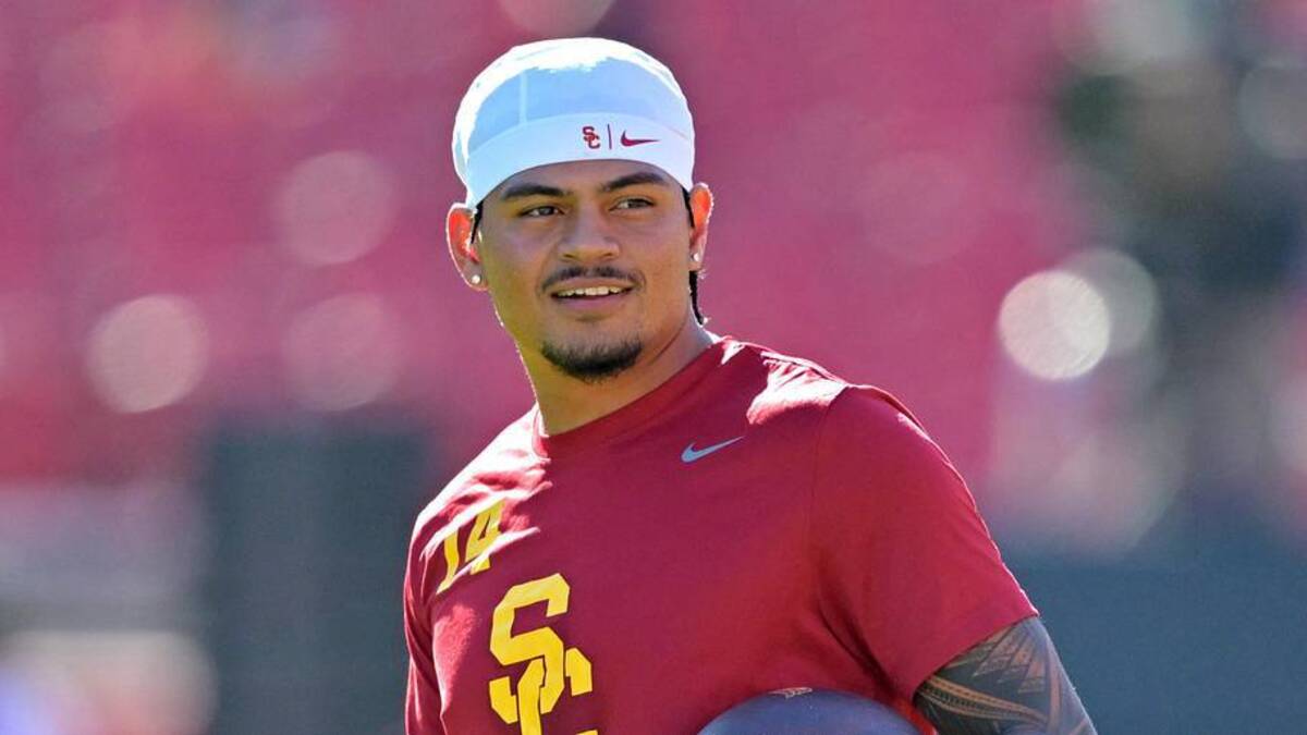 Oct 11, 2025; Los Angeles, California, USA; USC Trojans quarterback Jayden Maiava (14) warms up prior to the game against the Michigan Wolverines at United Airlines Field at the Los Angeles Memorial Coliseum. Mandatory Credit: Jayne Kamin-Oncea-Imagn Images | Jayne Kamin-Oncea-Imagn Images 