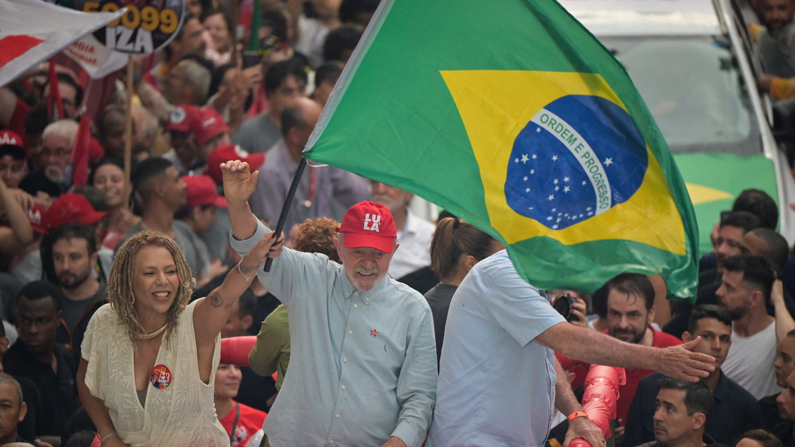 Lula ahead in polls for Brazil's first-round vote; runoff likely 