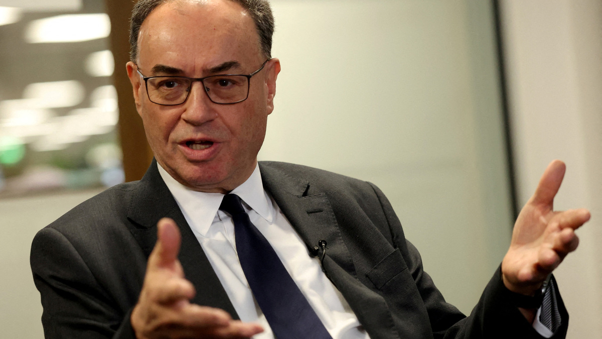 FILE PHOTO: Bank of England Governor Andrew Bailey speaks to Reuters in an interview after the central bank publishes its latest report on financial‑sector risks, including the impact of the Iran war, in London, Britain, April 1, 2026. REUTERS/Hannah McKay/File Photo
